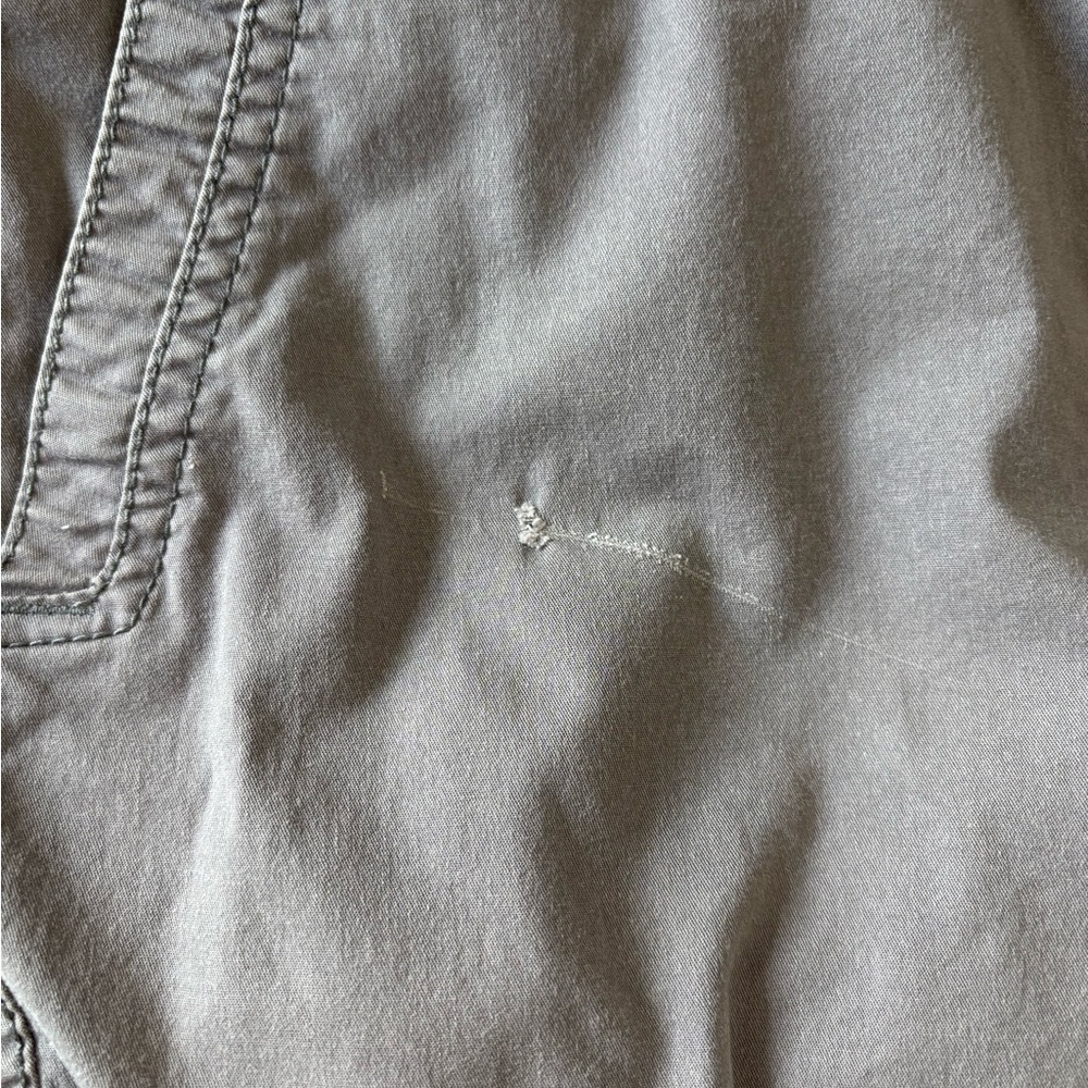 IRON CO. Men's Light Gray Cargo Shorts - Picture 3 of 7